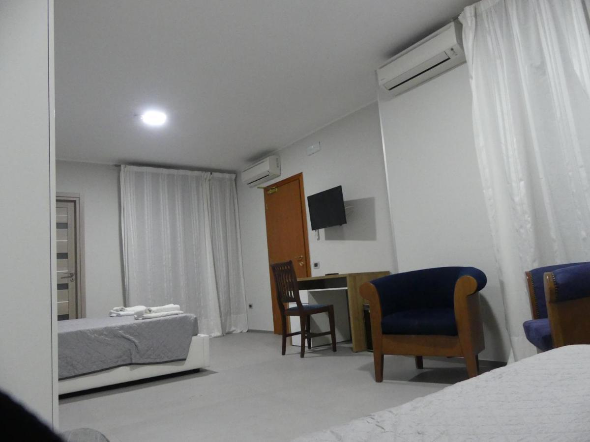Albergo Piazza Risorgimento Порто-Чезарео Екстер'єр фото