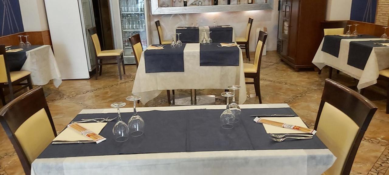 Albergo Piazza Risorgimento Порто-Чезарео Екстер'єр фото