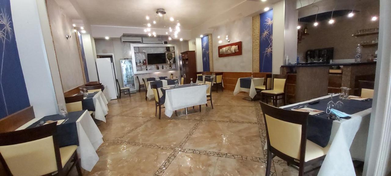 Albergo Piazza Risorgimento Порто-Чезарео Екстер'єр фото