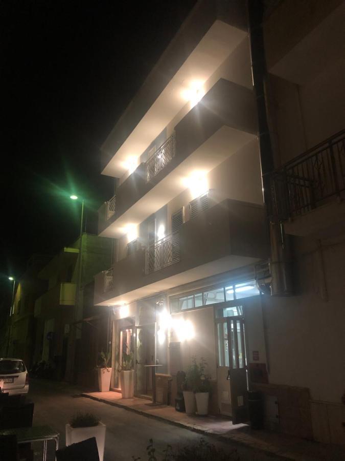 Albergo Piazza Risorgimento Порто-Чезарео Екстер'єр фото